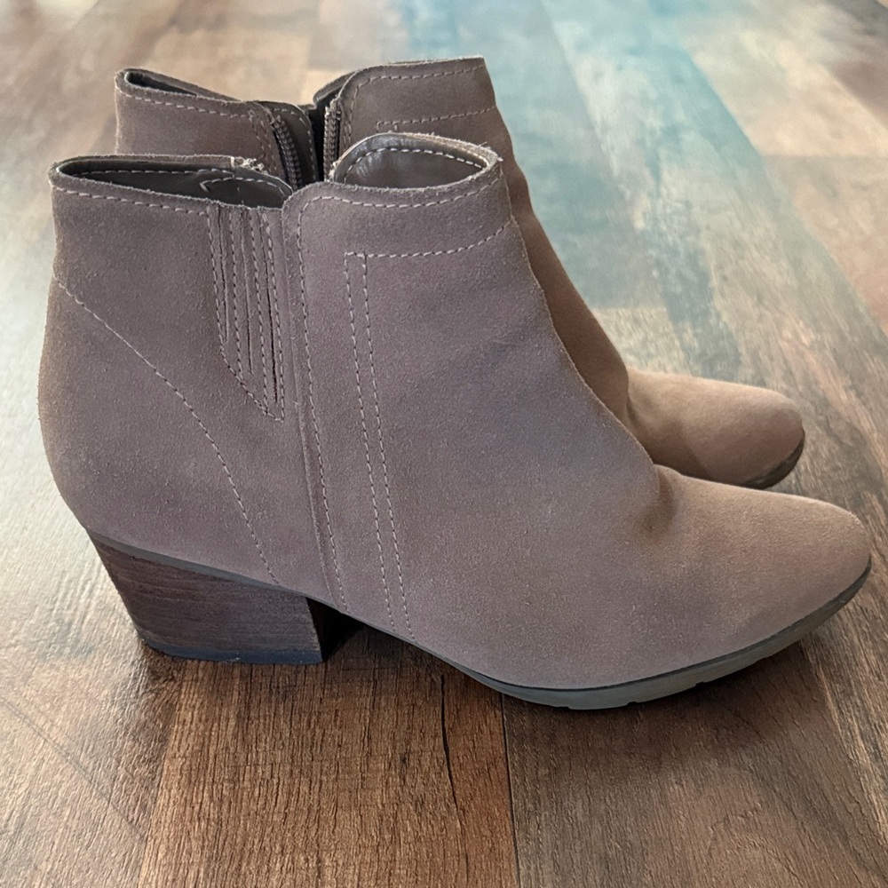 Blondo Taupe Waterproof Ankle Booties Women’s Size 8
